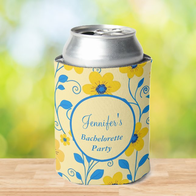 Enfriador De Latas Despedida de Soltera- Amarillo Mantequilla y Flora (Bachelorette Party- Butter Yellow and Blue Floral- Can Cooler)