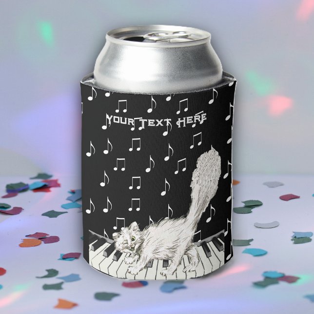 Enfriador De Latas Divertido Gato blanco ganando en Piano Music Notes (Winking white cat walking on piano keys white music notes on black drink can cooler.)