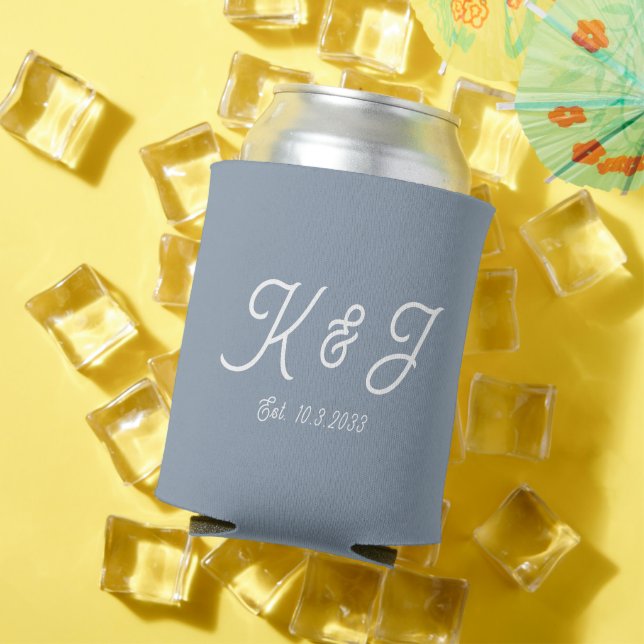 Enfriador De Latas Dusty Blue Wedding Favor Monogrammed (Verano in situ)