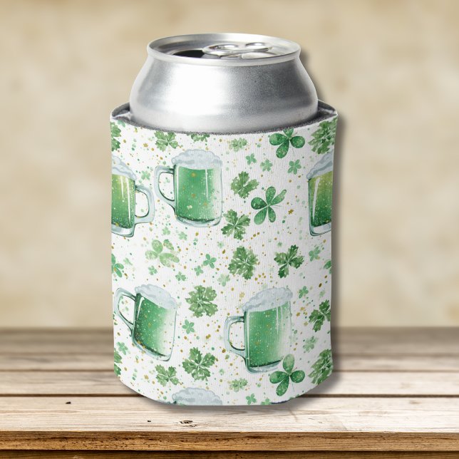 Enfriador De Latas Elegant Green Beer Mugs and Shamrocks White (Subido por el creador)