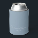 Enfriador De Latas Elegante Boda Minimalista personalizado Dusty Blue<br><div class="desc">Elegante Boda Minimalista personalizado Refrigerador de bebidas azul turbio</div>