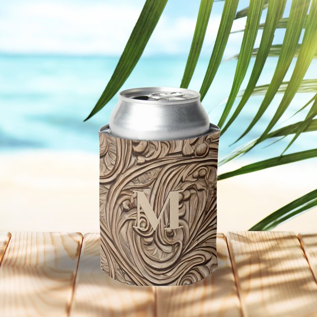 Enfriador De Latas Elegante madera clara tallada monogramada (Subido por el creador)