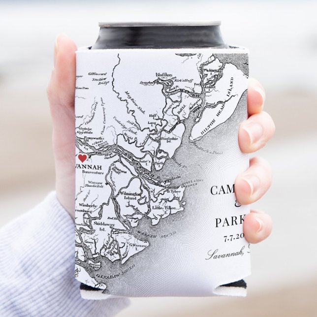 Enfriador De Latas Elegante Savannah Georgia Mapa Boda blanco negro (Elegant Black and White Savannah Georgia wedding favor can cooler - customizable weddingcoozie)