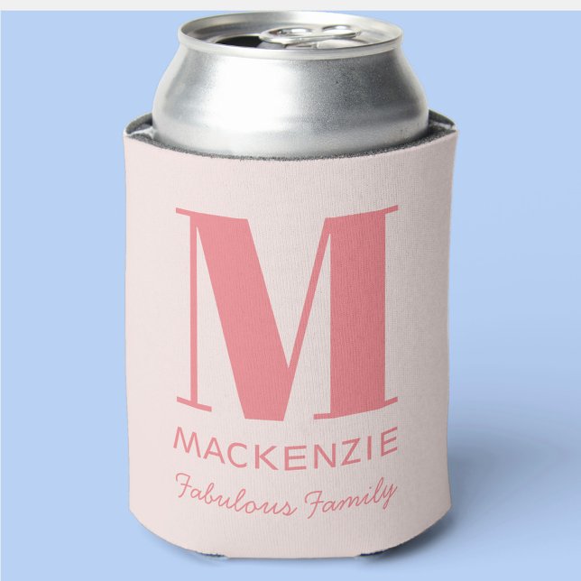 Enfriador De Latas Familia al nombre del monograma rosa de la novia (Fabulous Family personalized family member monogram initial blush pink can cooler)