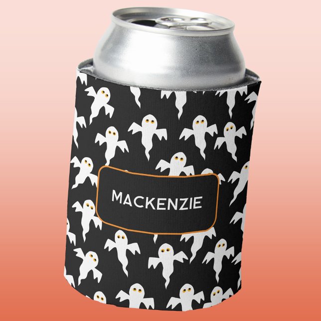 Enfriador De Latas Fantasma Halloween Personalizado Negro y Blanco (Fun personalized custom name Halloween ghost black and white can cooler)