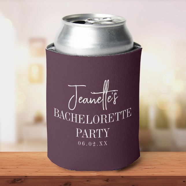 Enfriador De Latas Fiesta de Despedida de Soltera Moderna y Elegante  (A silver can in a purple sleeve sits on a wooden surface. The sleeve reads custom elegant text )
