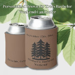 Enfriador De Latas Fin de semana de Bachelor de Árboles de Peces Marr<br><div class="desc">Los Refrigeradores de bebidas personalizados del Refrigerador de bebidas de fin de semana de Bachelor Fir Trees Marrones son el mejor regalo para sus amigos para recordar su día especial. ¡Saludos a una divertida y memorable fiesta de solteros! Agregue la redacción de su personalizado a este diseño utilizando los cuadros...</div>
