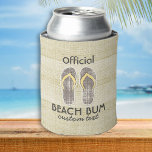 Enfriador De Latas Funny Beach Bum Flip Flops Retro Vintage<br><div class="desc">Este refrigerador de bebidas de temática playera presenta un diseño de flop volteado gris vintage contra un fondo falso de burlap/woodgrain y un texto "oficial" de vagos de playa. Añada su propio nombre, nombre de playa o texto personalizado en la parte inferior. Perfecto para aquellos días de vago en la...</div>