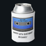 Enfriador De Latas Funny Cassette Tape Birthday Party Refrigerador de<br><div class="desc">¡Este divertido y retro refrigerador de bebidas de cintas de audio es la adición perfecta a la fiesta de cumpleaños de cualquier hombre!</div>