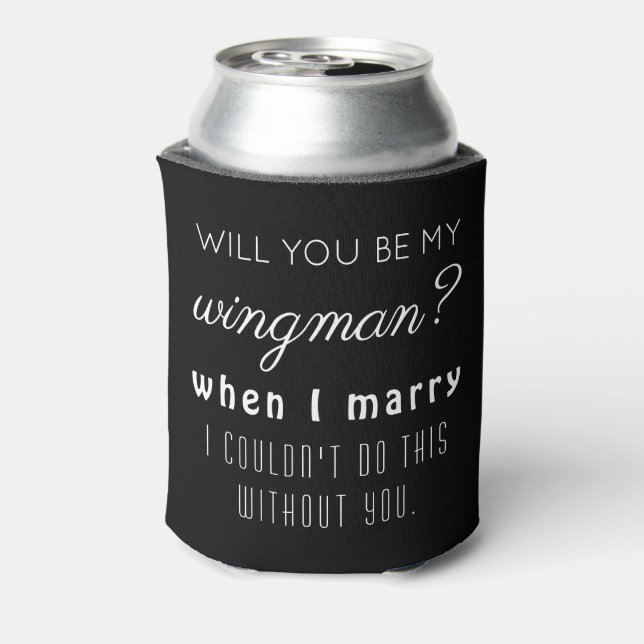 Enfriador De Latas Funny Groomsman Boda Propuesta Elegante Negro (Reverso de la lata)