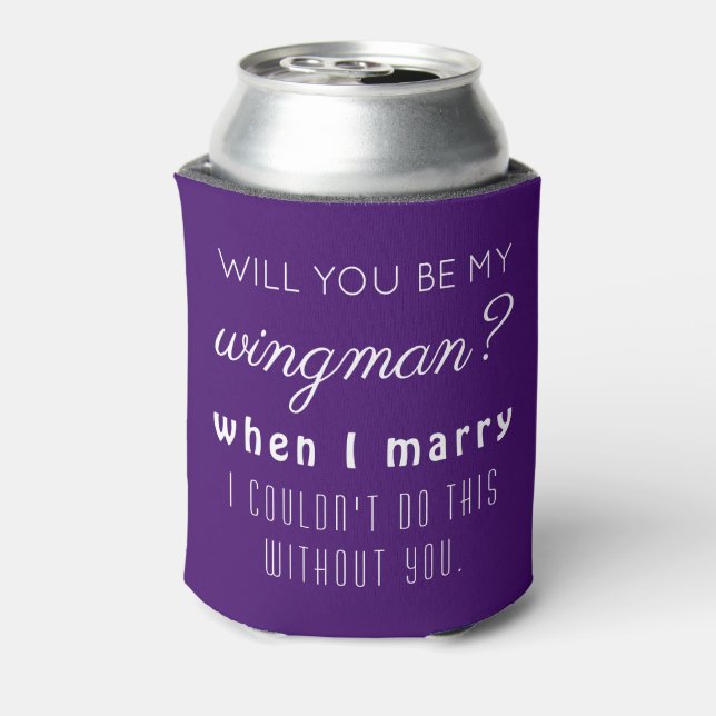 Enfriador De Latas Funny Groomsman Boda Propuesta Elegante Púrpura (Reverso de la lata)