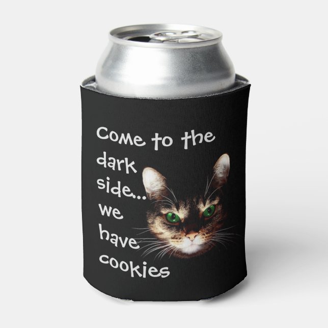 Enfriador De Latas Gatos Badass - "El lado oscuro tiene cookies" (Lata Anverso)