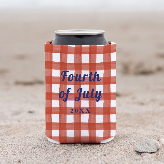 Enfriador De Latas Gingham 4 de julio (Red and white gingham blue text fourth of july can cooler.)
