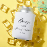 Enfriador De Latas Guión de usuario personalizado<br><div class="desc">Este refrigerador de bebidas muy clásico y tradicional con la palabra Usher (que es el personalizable de cualquier miembro de la fiesta nupcial), el nombre del usuario con un guion, los nombres de la novia y del novio, y su fecha de boda, sería perfecta para los novios. Estarían fabulosos de...</div>
