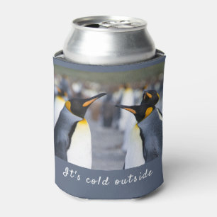 Enfriador De Latas Hace frío afuera de la foto del Rey Pingüino con