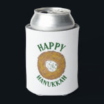 Enfriador De Latas Latkes Felices Fiestas Judías en Hanukkah Chanukah<br><div class="desc">El diseño presenta un original ilustracion de marca de un delicioso panqueque de patata de latke con crema agria, un producto básico de la cocina judía. ¡Ideal para las celebraciones de Hanukkah! Este diseño de latke también está disponible en otros productos. En esta tienda también hay muchos otros diseños gastronómicos....</div>