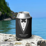 Enfriador De Latas Los groomsmen personalizados con escritura moderna<br><div class="desc">Refrigerador de bebidas de Groomsmen personalizado con escritura moderna negra</div>