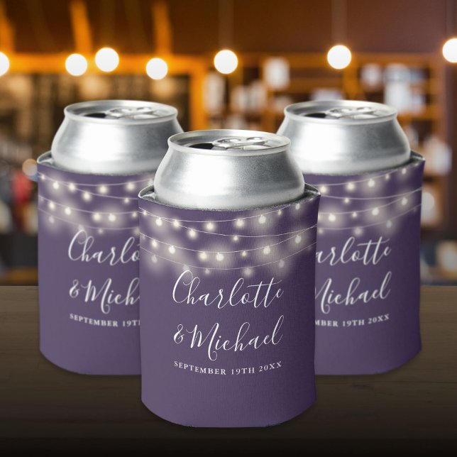 Enfriador De Latas Luces de Cadena Firma Script Bodas Morado (String Lights Signature Script Purple Wedding Can Cooler)
