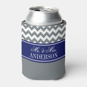 Enfriador De Latas Monograma CB Chevron Wht Carbón en Navy