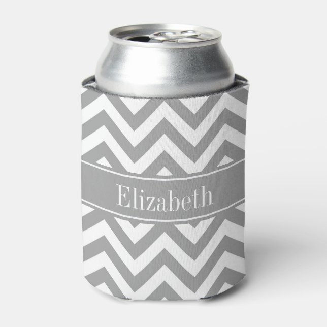 Enfriador De Latas Monograma De Nombre Gris Dk Gray White LG Chevron  (Lata Anverso)