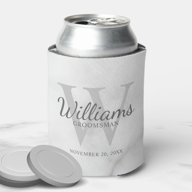 Enfriador De Latas Monograma y nombre de Groomsmen con guión personal (Subido por el creador)