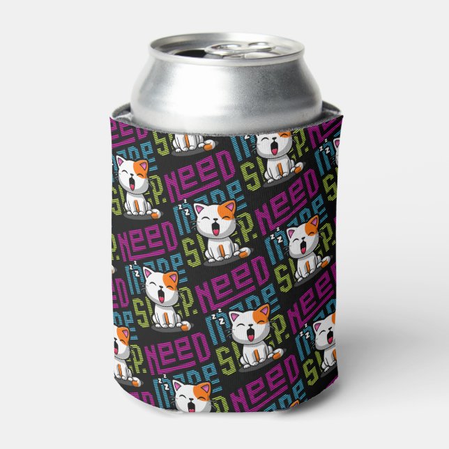 Enfriador De Latas Necesita más sueño | Divertida expresión de bostez (Lata Anverso)