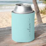 Enfriador De Latas Nombre de Monograma del Guión Azul Verde azulado M<br><div class="desc">Aqua Blue Verde azulado Simple Script Elegante Refrigeradores de bebidas de cumpleaños o Bachelorette Party. Estos Bodas,  duchas nupciales o Refrigeradores de bebidas de la fiesta de cumpleaños pueden ser personalizados para incluir su nombre de pila. Póngase en contacto con el diseñador para obtener elementos coincidentes personalizados.</div>