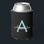 Enfriador De Latas Nombre de monograma femenino con escritura en azul<br><div class="desc">Enfriadores de lata para fiesta de cumpleaños o despedida de soltera con elegante escritura simple en negro y azul teal. Estos enfriadores de lata para boda, fiesta de shower nupcial o cumpleaños se pueden personalizar para incluir su primer nombre. Por favor, contacte al diseñador para obtener artículos personalizados que coincidan....</div>