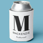 Enfriador De Latas Nombre del Monograma de la dama de honor<br><div class="desc">Diseño de nombres de monograma minimalistas de tipografía moderna que se puede cambiar para personalizar. Perfecto para agradecer a su dama de honor toda su ayuda y apoyo para hacer que su boda sea asombroso.</div>