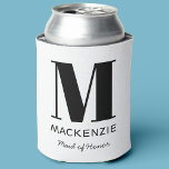 Enfriador De Latas Nombre del Monograma de la doncella de honor<br><div class="desc">Diseño de nombres de monograma minimalistas de tipografía moderna que se puede cambiar para personalizar. Perfecto para agradecer a su empleada de honor por toda su ayuda y apoyo para hacer que su boda sea asombroso.</div>