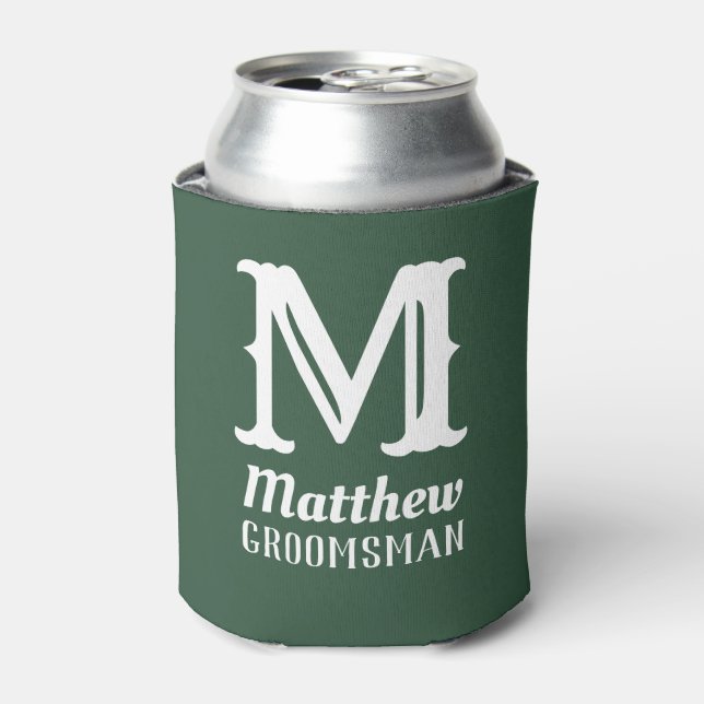 Enfriador De Latas Nombre Masculine Monogrammed Groomsman Boda Verde (Lata Anverso)