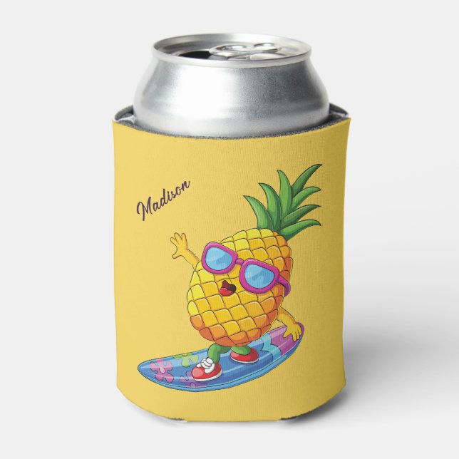 Enfriador De Latas Nombre personalizado Surfing Pineapple (Lata Anverso)