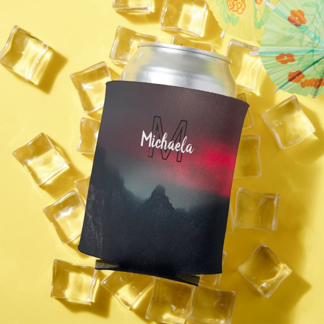 Enfriador De Latas Nubes quemadas, niebla y montañas monograma en el  (Verano in situ)