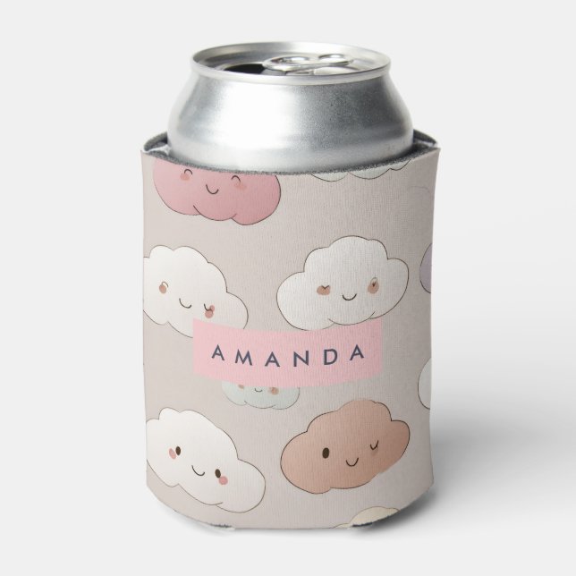 Enfriador De Latas Nubes sonrientes personalizadas de Kawaii Pastel (Lata Anverso)