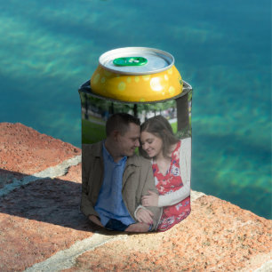 Enfriador De Latas Pareja romántica sentada cerca
