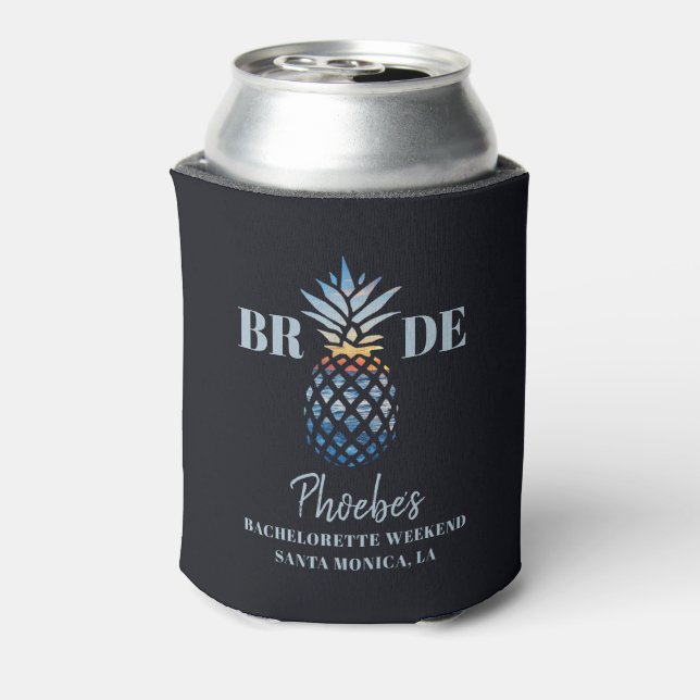 Enfriador De Latas Partida Bachelorette Pineapple Sunset Personalizad (Reverso de la lata)