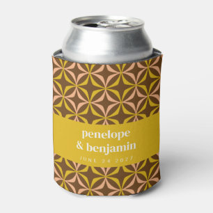 Enfriador De Latas Personalizado Boda de tipografía retro amarilla