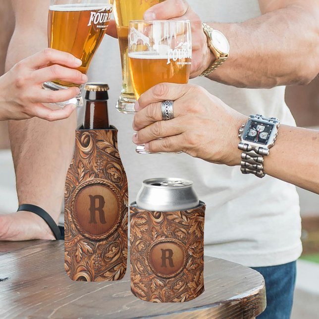 Enfriador De Latas Personalizado de impresión de cuero con herramient (Western Tooled Leather Collection 
Custom Initial  Can or Bottle Cooler.)
