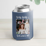 Enfriador De Latas Personalizado Foto Divertido Guay 40th Birthday Bl<br><div class="desc">Personalizar con tu texto y foto y desear Feliz Cumpleaños con estos divertidos y únicos favores de fiesta! Perfecto para un fiesta de 40 años, pero los mensajes de delante y de atrás son totalmente de personalizable. ¡Ideal para cualquier fiesta de cumpleaños al aire libre, salidas de soltera o cualquier...</div>