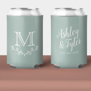 Enfriador De Latas Personalizado verde sabio Monogramado a la cerveza