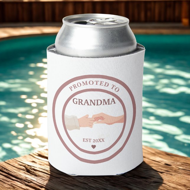 Enfriador De Latas Promoted to Grandma Est. 20XX Can Cooler (Subido por el creador)