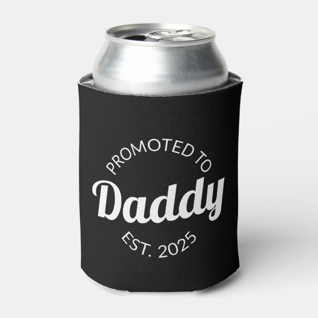 Enfriador De Latas Promovido A Daddy Est. I 2025 (Lata Anverso)