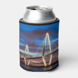 Enfriador De Latas Puente Arthur Ravenel de noche