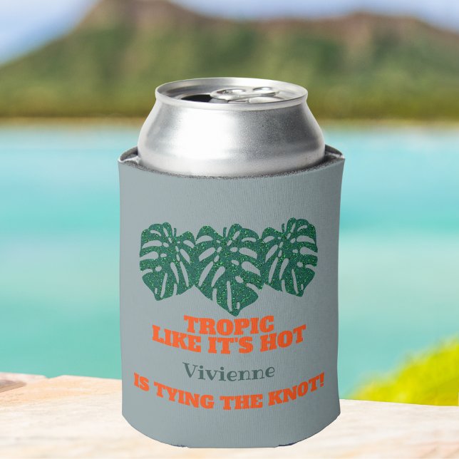 Enfriador De Latas Purpurina tropical Monstera Bachelorette Favor (Tropical Bachelorette Party favor Tropic Like It's Hot She is tying the knot glitter monstera leaves)