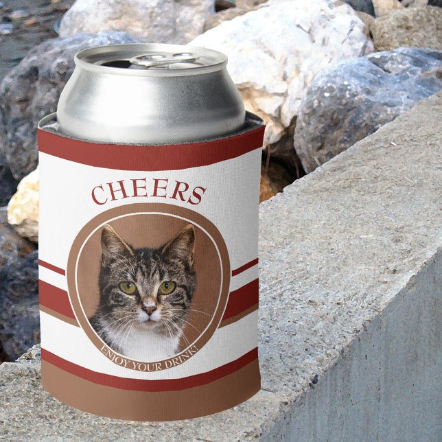 Enfriador De Latas Refrigerador de bebidas de fotos de gato (Can cooler featuring your custom cat photo on a striped background, with cute cat paws on the bottom)