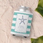 Enfriador De Latas Refrigerador de bebidas Vintage Starfish Favor de<br><div class="desc">Conmemorar a su boda al estilo vintage de la isla con estos refrigeradores de bebidas de novios, que incluyen un ilustracion de estrellas con los nombres de la pareja, fecha de boda y ubicación en azul marino. Una playa de agua turquesa y un fondo de rayas blancas completan este diseño,...</div>