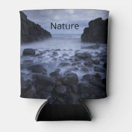 Enfriador De Latas Rocas y guijarros a lo largo de la costa oceánica