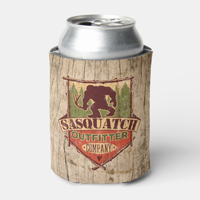 Enfriador De Latas Sasquatch Outfitter Company Drink Coozie (Lata Anverso)