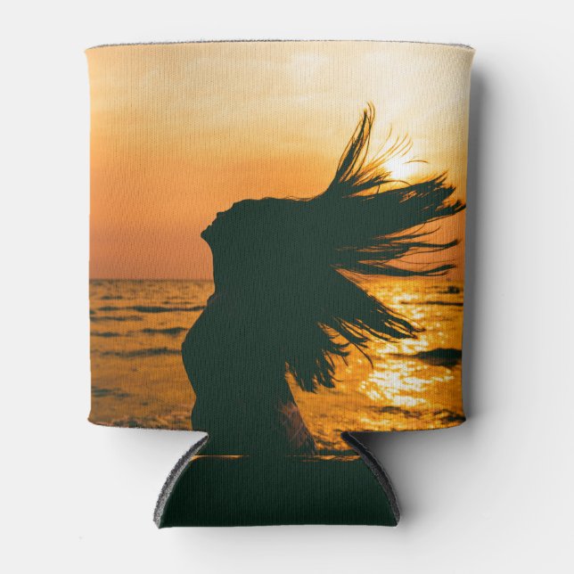 Enfriador De Latas Silueta chica, puesta de sol en el mar, libertad. (Anverso)