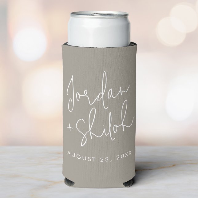 Enfriador De Latas Slim Boda de caligrafía personalizado Tener y retener (A earth tone can cooler featuring custom names date in white modern script on a soft background.)